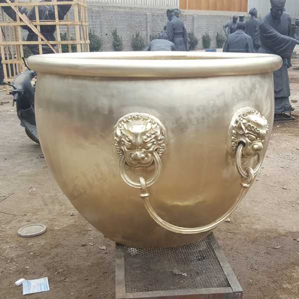 中国传统铜雕塑水缸的起源与应用