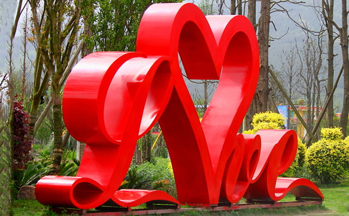 不锈钢Love金属雕塑.jpg