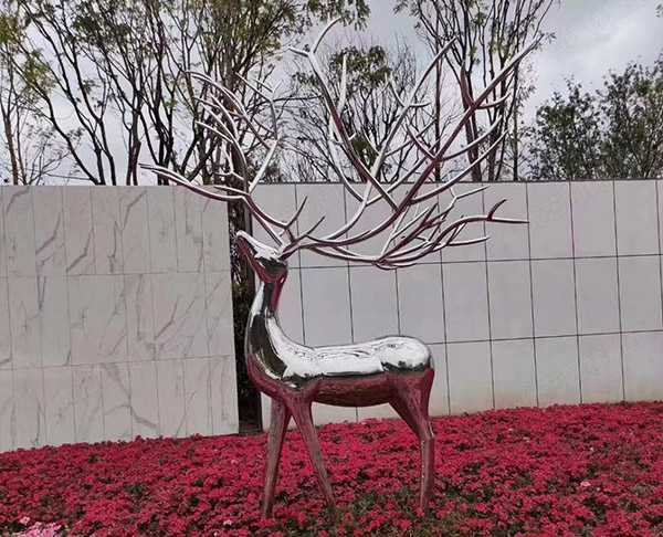 不锈钢鹿雕塑镜面鹿雕塑景观鹿雕塑