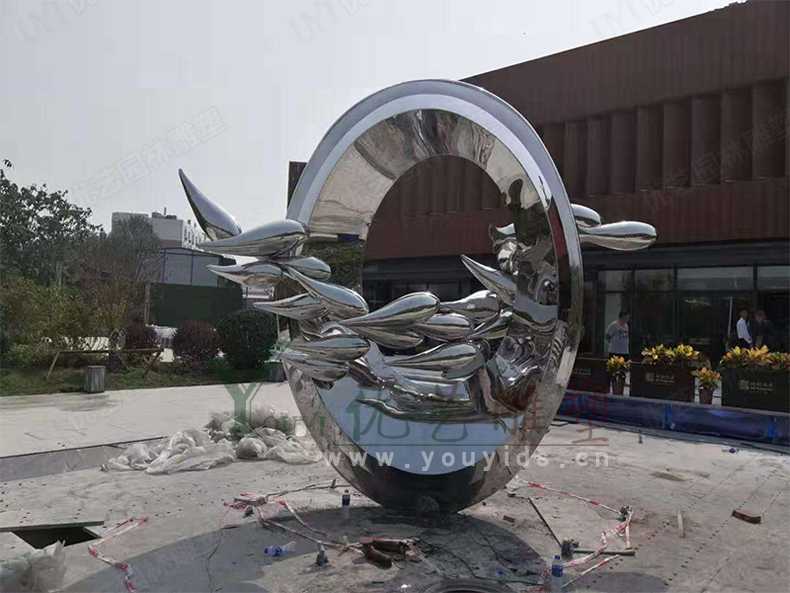 不锈钢圆环雕塑
