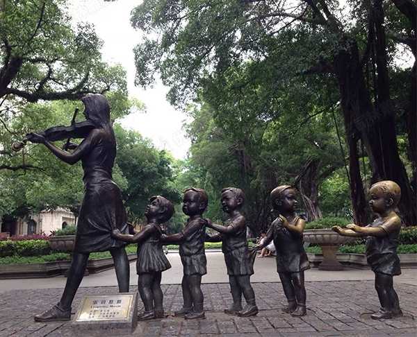 工厂直销街景小品纯铜拉提琴小孩人物铜雕塑