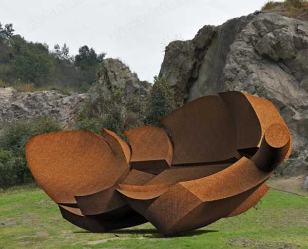 现代新型材料景观雕塑——耐候钢雕塑