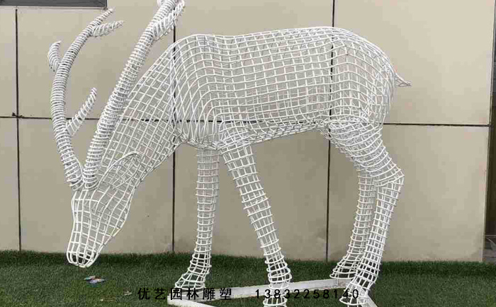 不锈钢镂空动物雕塑