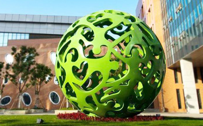 彩色不锈钢镂空球雕塑